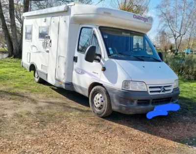 (Dept 72) Challenger 102 . profilé 4 places carte grise et 4 couchages