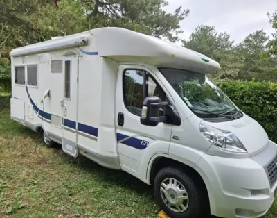 (Dept 49) Mc Louis Tandy 671. Profilé 4 places carte grise et couchages.