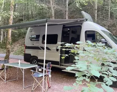 (Dept 73) Hymer Crosscamper. Fourgon 4 places carte grise et 2 couchages