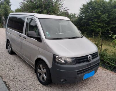 (Dept 60) Volkswagen transporteur T5. Van aménagé 5 places carte grise et 4 couchages