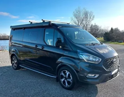 ((Dept 26) Ford Nugget + Noir . Van aménagé 5 places carte grise et 4 couchages
