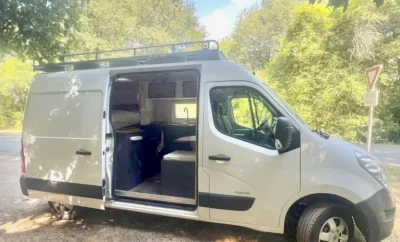 (Dept 86) Renault Master. Fourgon aménagé 2 places